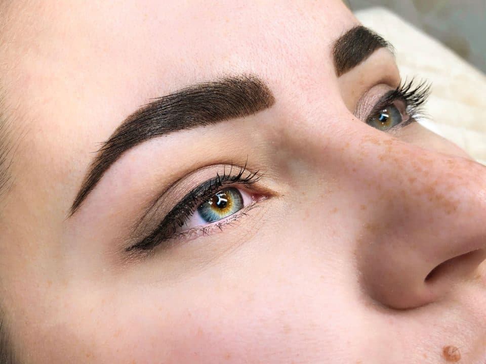 brows with henna